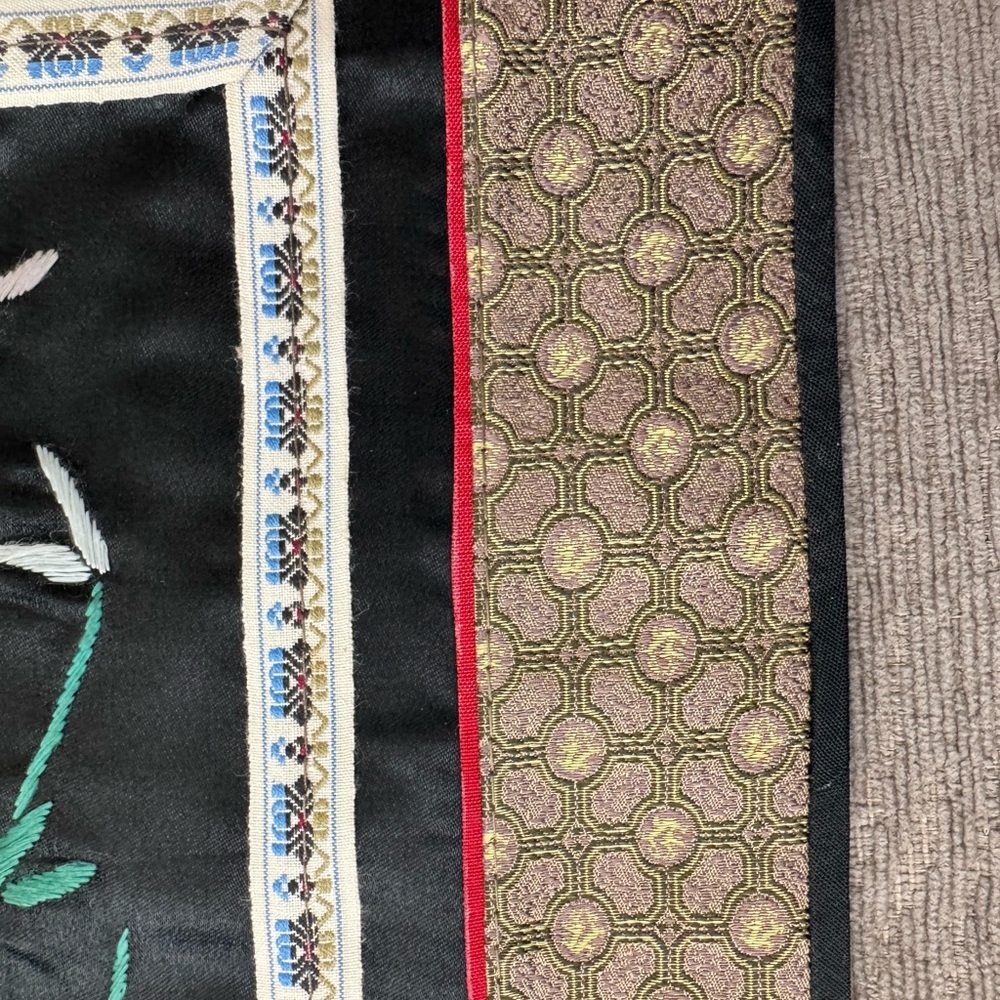 8- Chinese silk embroidered floral and birds panels ( all different stitching) - Picture 4 of 12